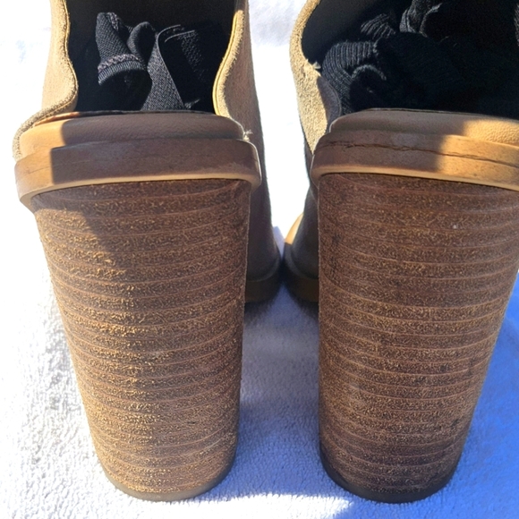 Marc Fisher ML Vashi Beige Tan Suede Leather Block Heel Ankle Strap Sandals 7M - Picture 6 of 11